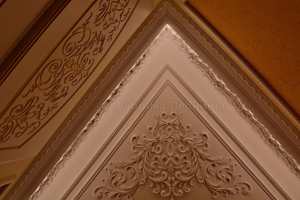 Карнизы из гипса с подсветкой и отверстиями — фото 4